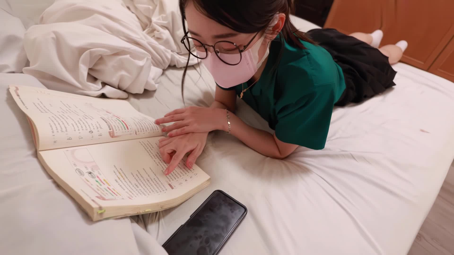 2048.hk@-2024.5.20北一女中的學生，擁有令人難以想像的升學壓力，不管在甚麼情況下，都得善用時間念書..