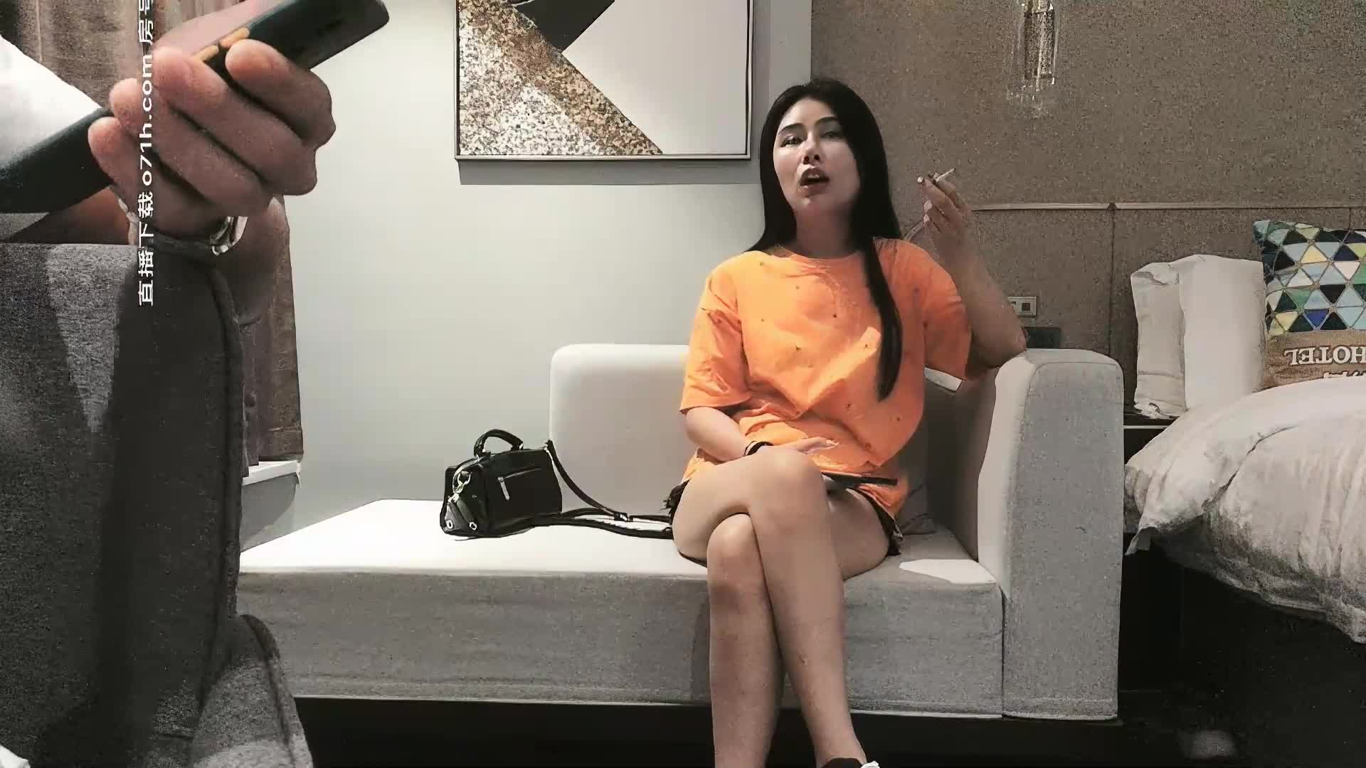 2020-9-1千人斩寻欢鸭哥约了个黄衣妹子，沙发上操口交上位骑乘猛操