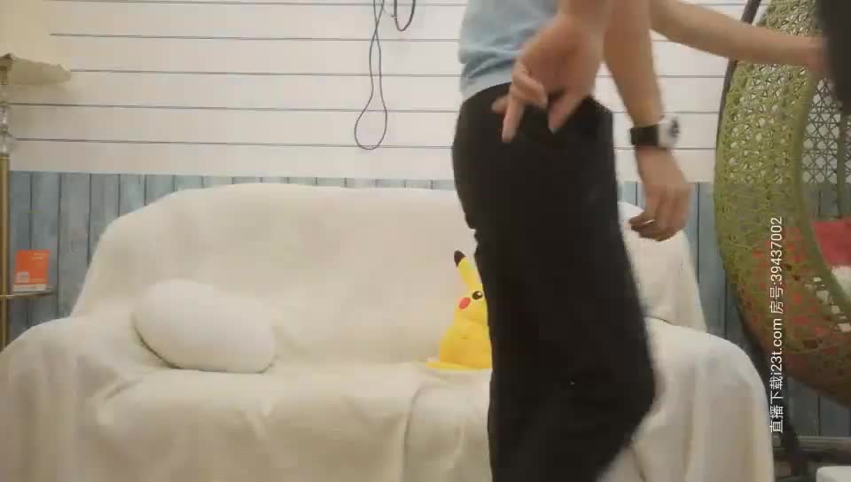 千人斩探花约了个性感白衣妹子鸭哥客串3P啪啪，穿上黑丝一前一后上位骑乘猛操