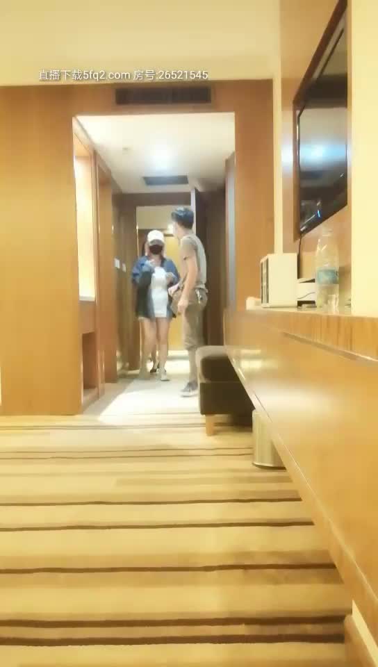 9@1@沈@先@生@探@花@约@了@个@苗@条@妹@子@让@穿@上@学@生@制@服@，@口@交@舔@弄@双@腿@扛@肩@膀@开@操@，@后@入@大@力@撞@击@不@会@叫@床