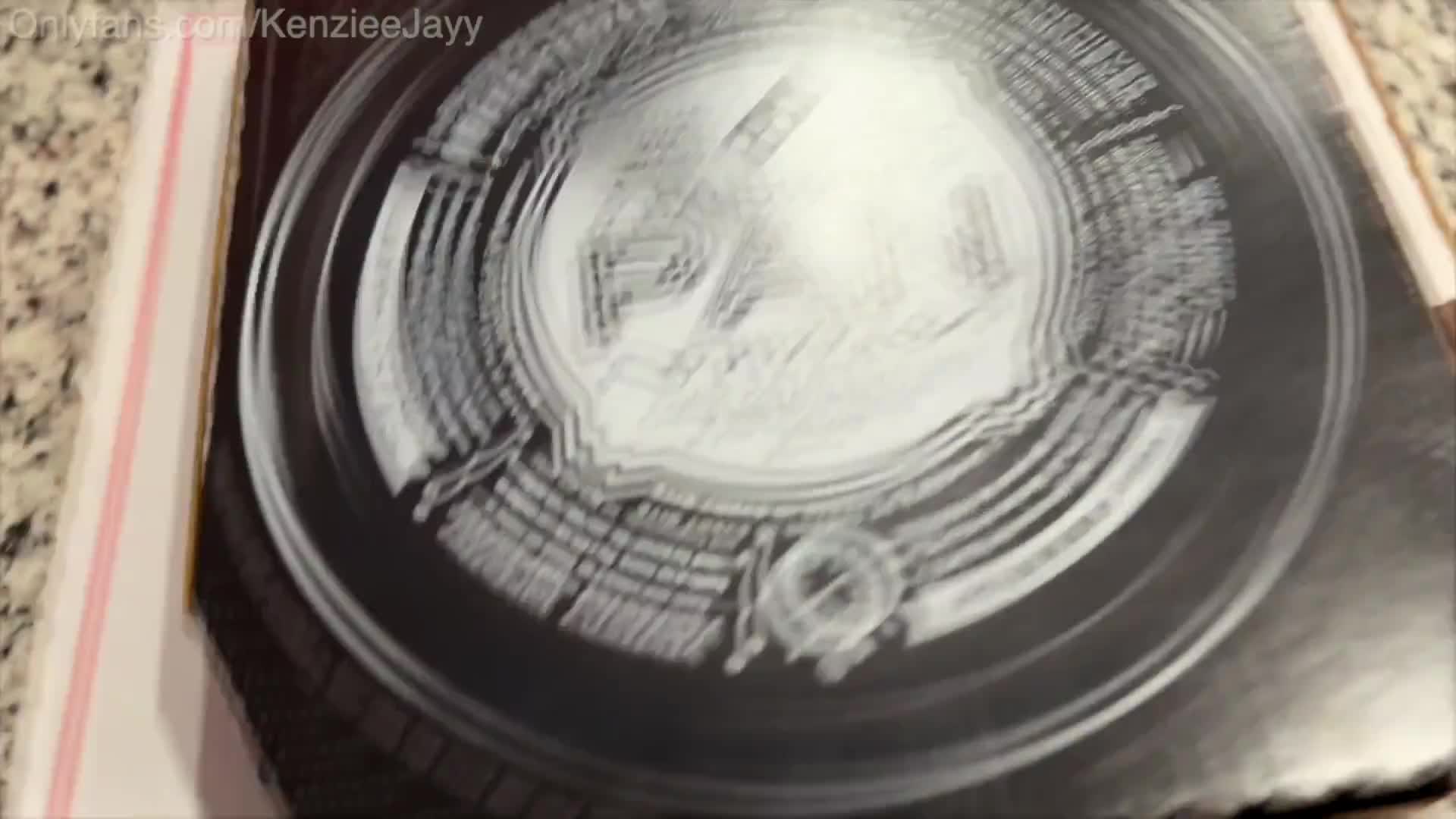 2048.hk@披萨外卖女孩得到一根大black香肠，她的脸上布满了精液 - Pornhub.com