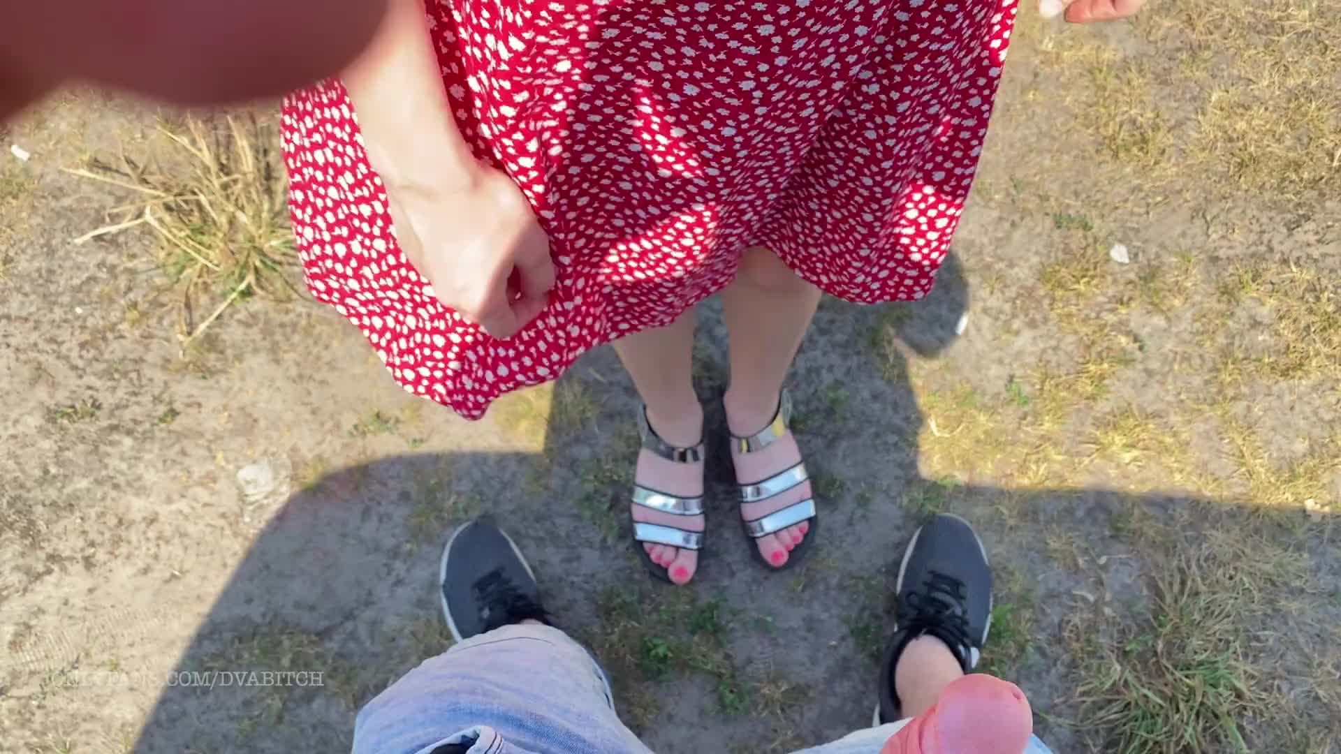 2048.hk@NikaBunny69--起初我很害羞，但仍然毫不犹豫地在户外公共场合吮吸陌生人的鸡巴  Pornhubcom