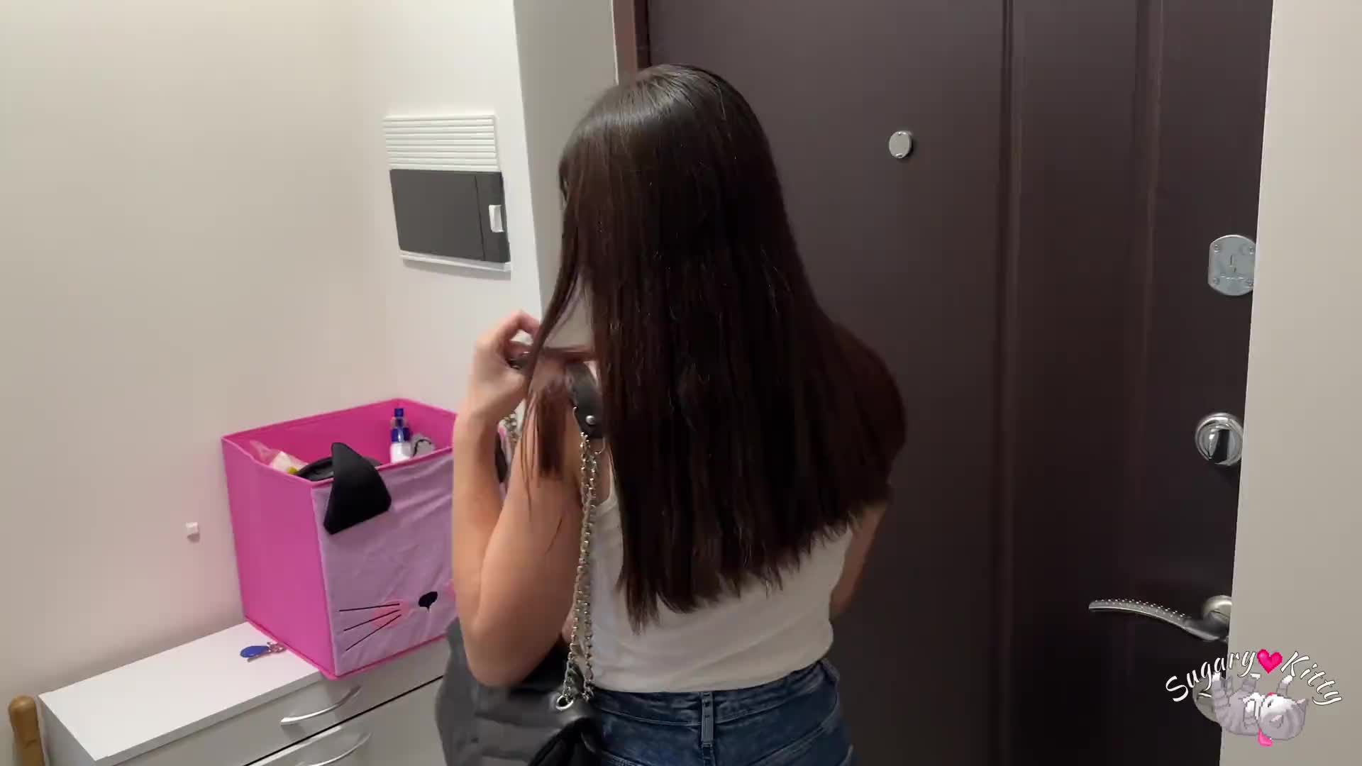 2048.hk@75-最好的朋友男朋友在她上班迟到时撕裂牛仔裤和粗暴他妈的我！巨大的精液射在我的身上