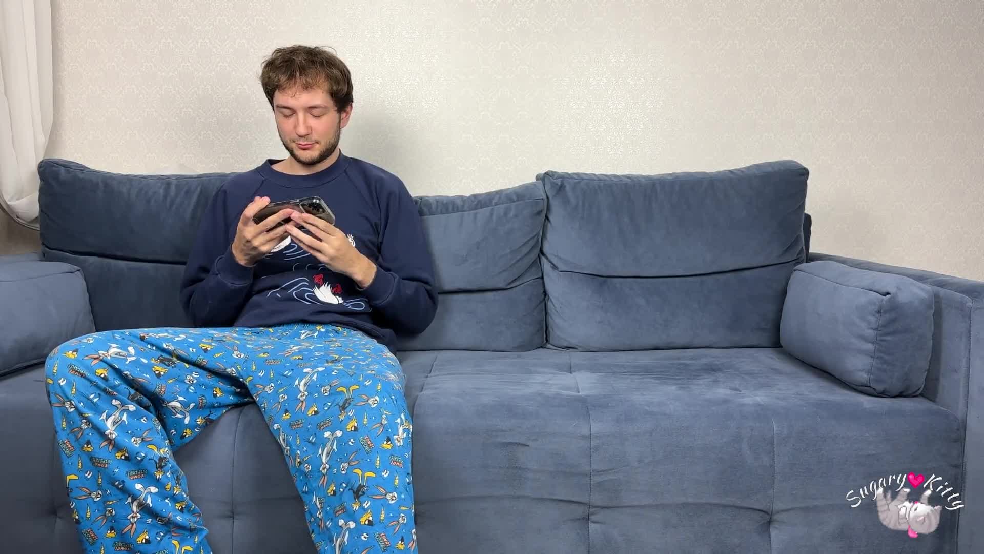 2048.hk@98-初音未来粉丝打手枪和手指她的阴户达到性高潮 - 相互手淫射精