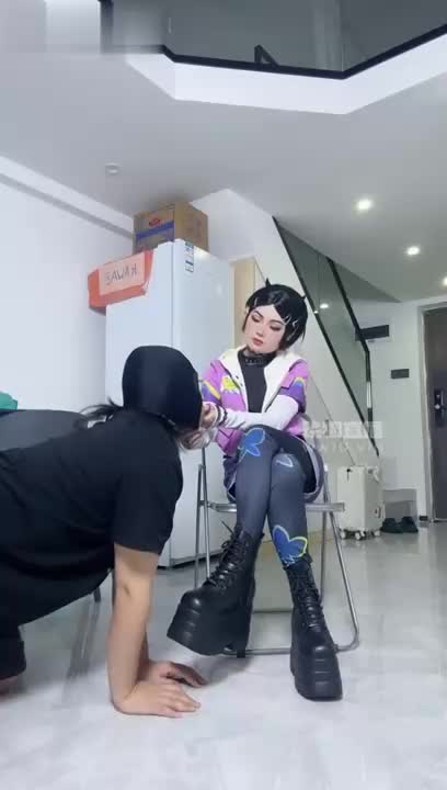 2048.hk@素人挖掘机TJ：暮蝶妈妈cos调教瓦学姐暮蝶妈妈调教太爽了各种玩弄按照她想法来sp踩踏羞辱美甲虐乳靴子除臭闻cos袜赏赐口水深喉舔脚足交踩鸡硬邦邦2025-08-02