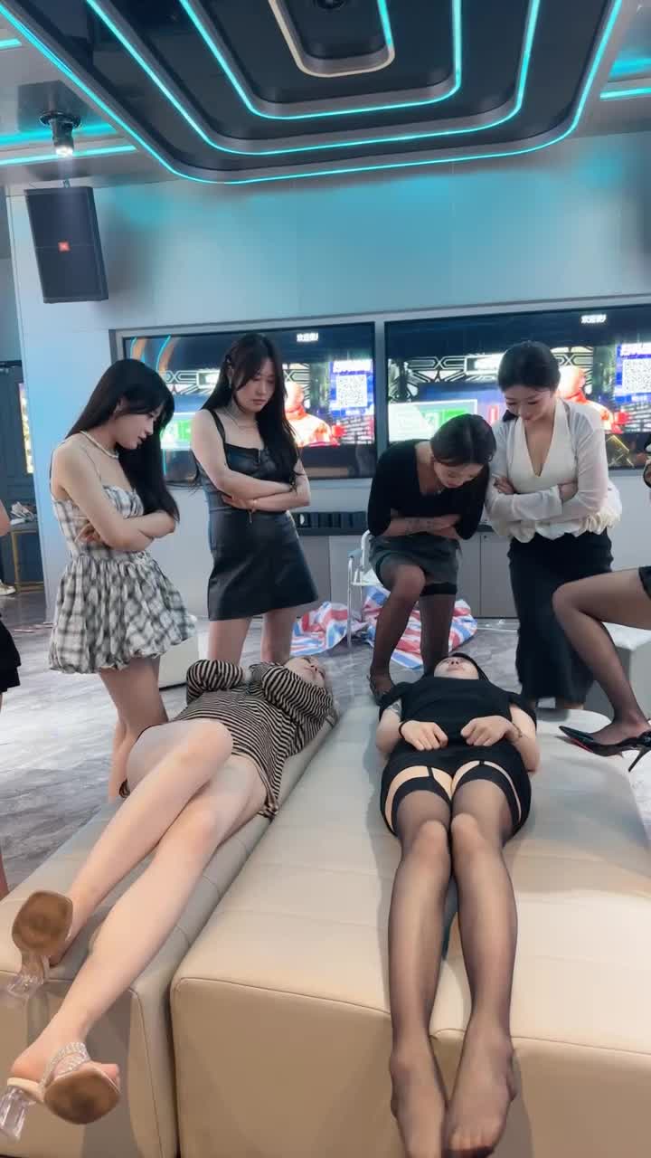 2048.hk@冰语TJ：十Sktv强制战一柔岁岁圣水校园霸凌母狗战一柔挑战第一次喝圣水强制到哭裸足黑丝深喉坐脸窒息2025-07.23