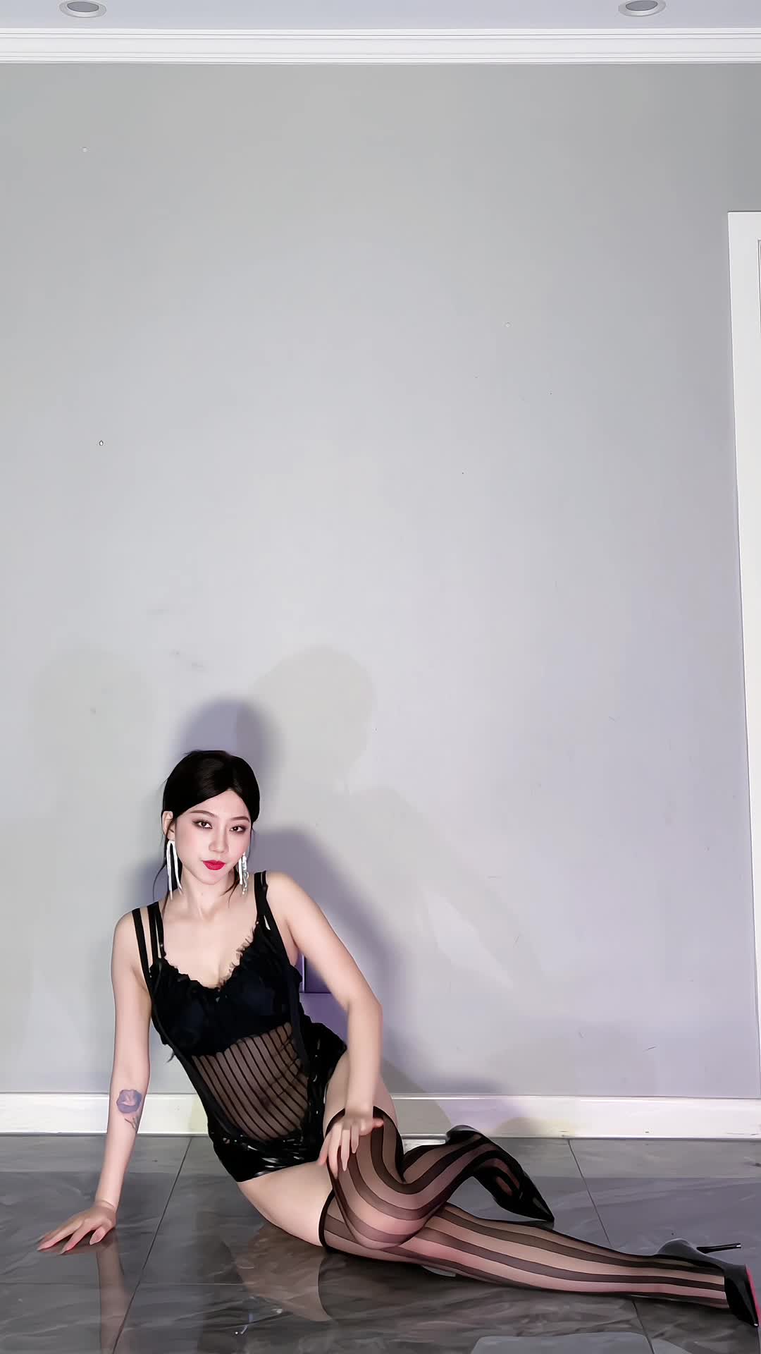 2048.hk@小艾定制77