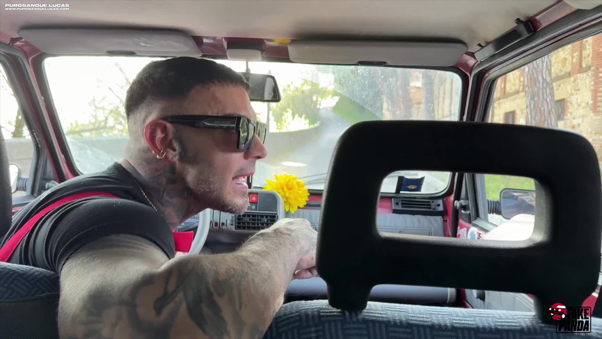 2048.vip-水川堇 Emiri Momota】《欧洲野战》日本迷路女游客风景区 被热心意大利纹身大种马野战猛肏