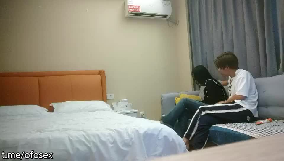 #熟女 #少妇 #反差    反差 熟女少妇 花臂纹身高冷美女，迫不及待揉捏奶子，后入爆操骑乘位爽翻