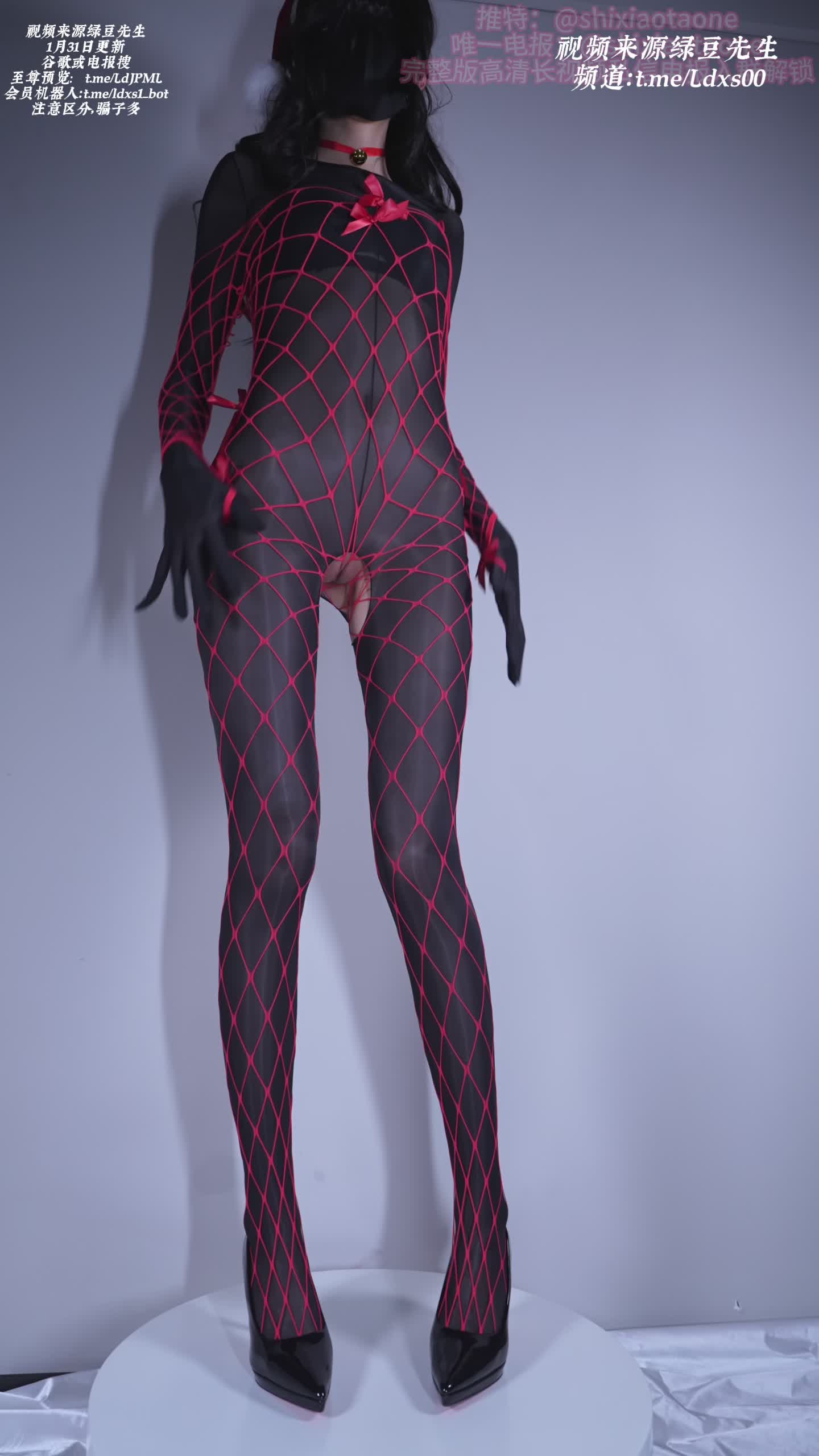 2048.vip-1月最新】白皙御姐天花板，长又直极品丝足美腿「小桃」红绳黑丝洞口打开，任由后插，骑乘榨精内射骚穴，4K画质拍摄