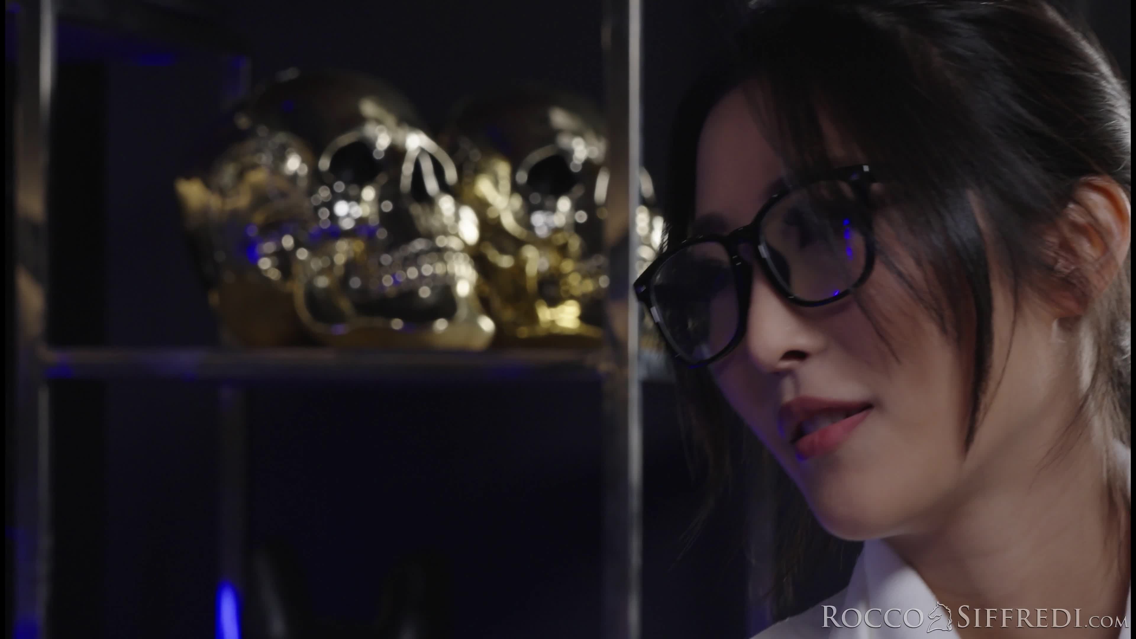 2048.hk@roccosiffredi.23.11.09.emiri.momota.4k