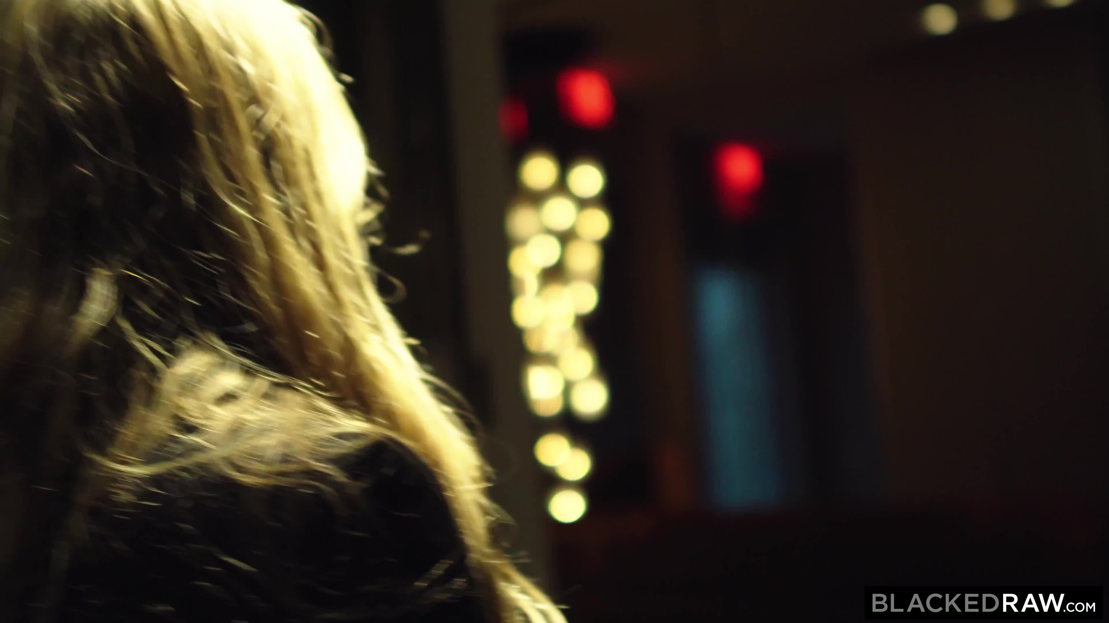 2048.vip-俄罗斯05年甜美美乳尤物【Anastasia Cherry】甜美金发妹手机被黑哥拾得归还后 被大黑屌操翻高潮