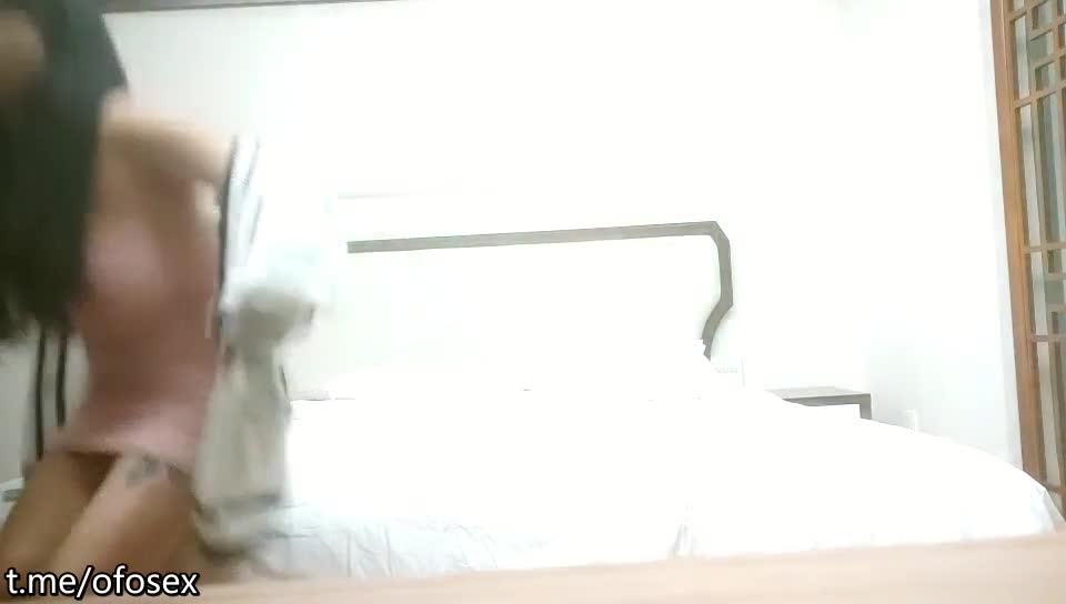 #熟女 #少妇 #反差    反差 熟女少妇 深夜约操巨乳美女，肉感身材大奶乳交，后入撞击操的奶子直晃