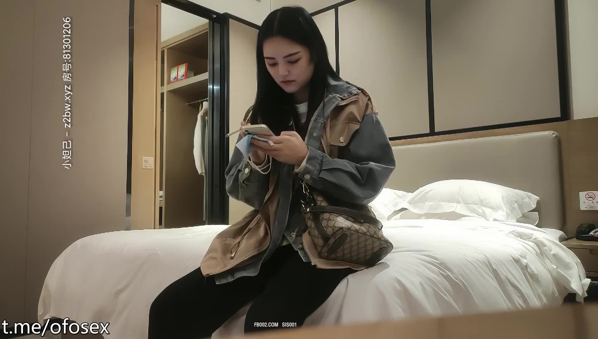 #熟女 #少妇 #反差    反差 熟女少妇高端外围小姐姐，美乳长腿蜂腰翘臀，粉嫩酥胸温柔娇喘