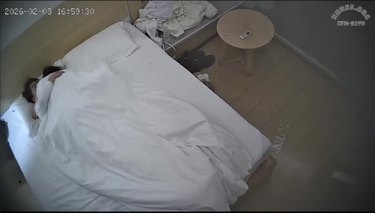 2048.vip-上帝视角 2-4 眼镜男青年的女朋友小屁股好看 活泼可爱 配合积极 被操完之后还用手和嘴给男友收个尾