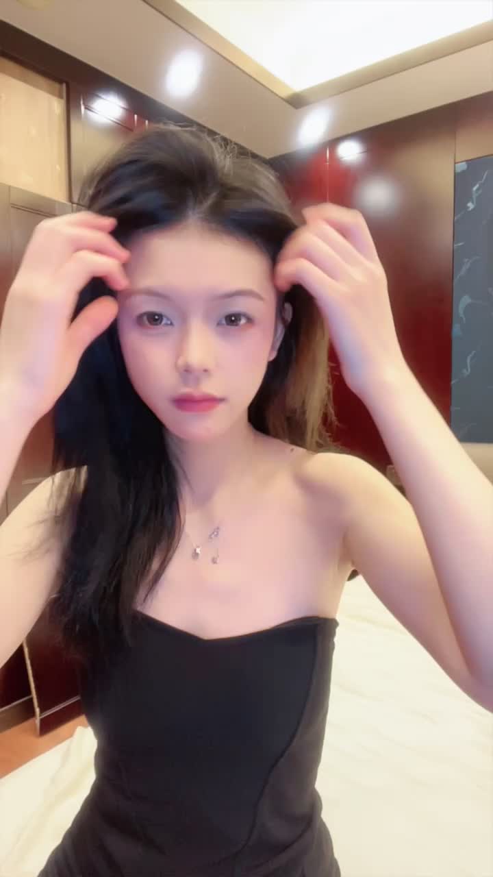 2048.vip-高颜嫩妹【咪咪ccc】阴毛旺盛 近距离掰开 看粉嫩小穴和炮友啪啪