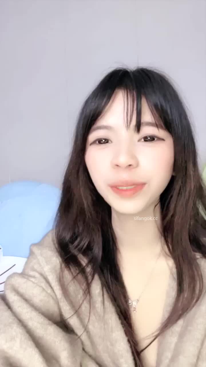 2048.vip-小菲菲】甜美学妹~! 酥胸骚舞~跳蛋狂震~道具抽插~流浆2