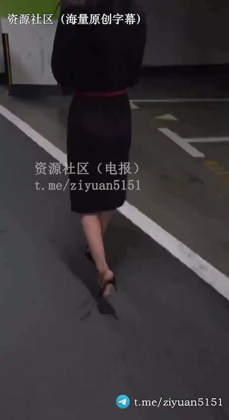 2048.vip-推特真实淫荡夫妻「琢木鸟夫妻」《跟老公视频被单男凌辱》逼迫老婆说骚话，承认老公不行，野男人更大！原创中文字幕，对白相当炸裂