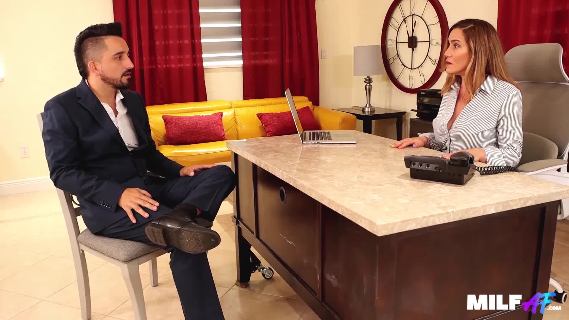 2048.hk@MilfAF - She's The Boss