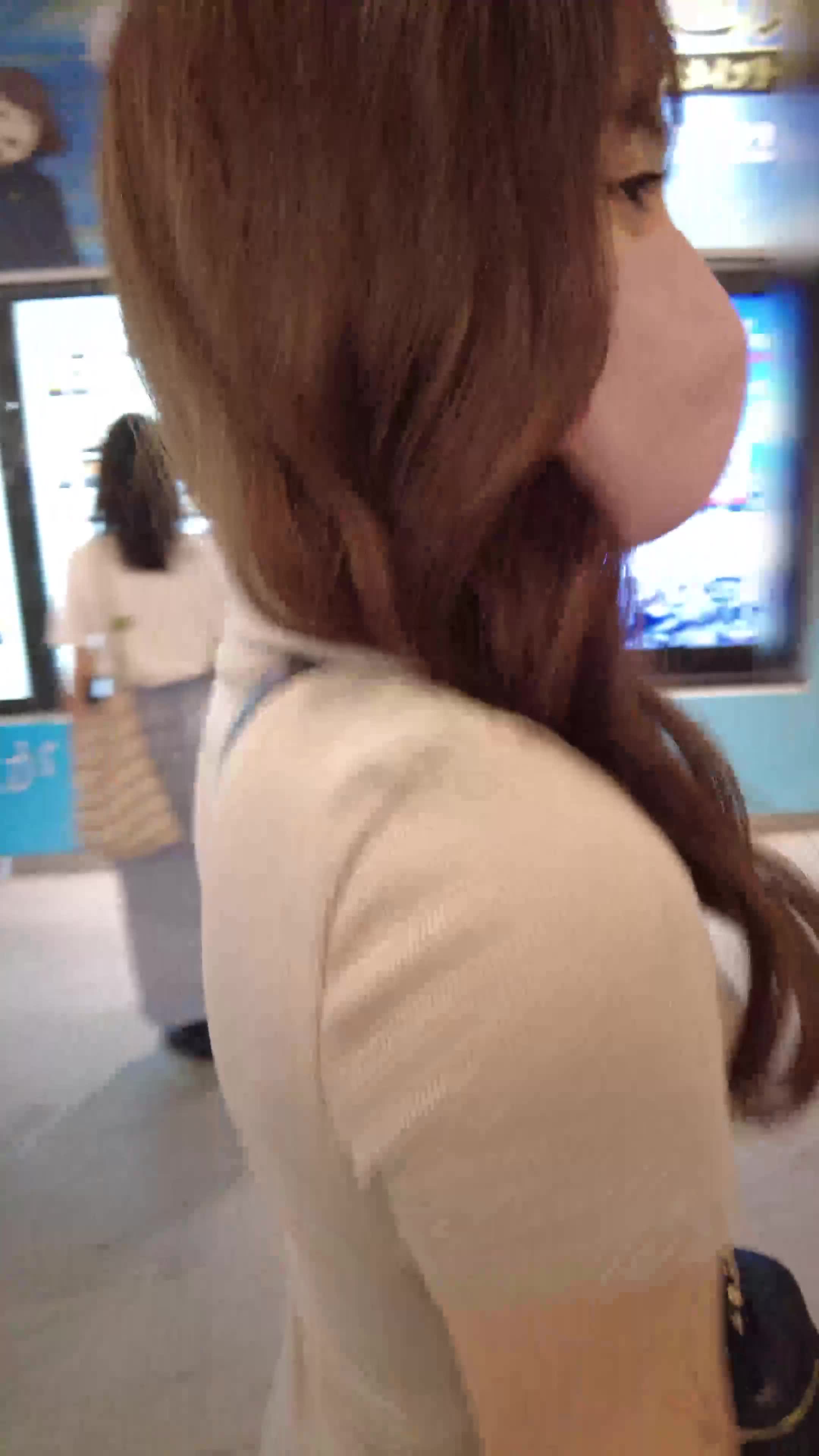 2048.hk@건방진E컵카페점원(스바점원)에게신분증을들게하고벌이는아헤아헤쾌락교미영상Part1