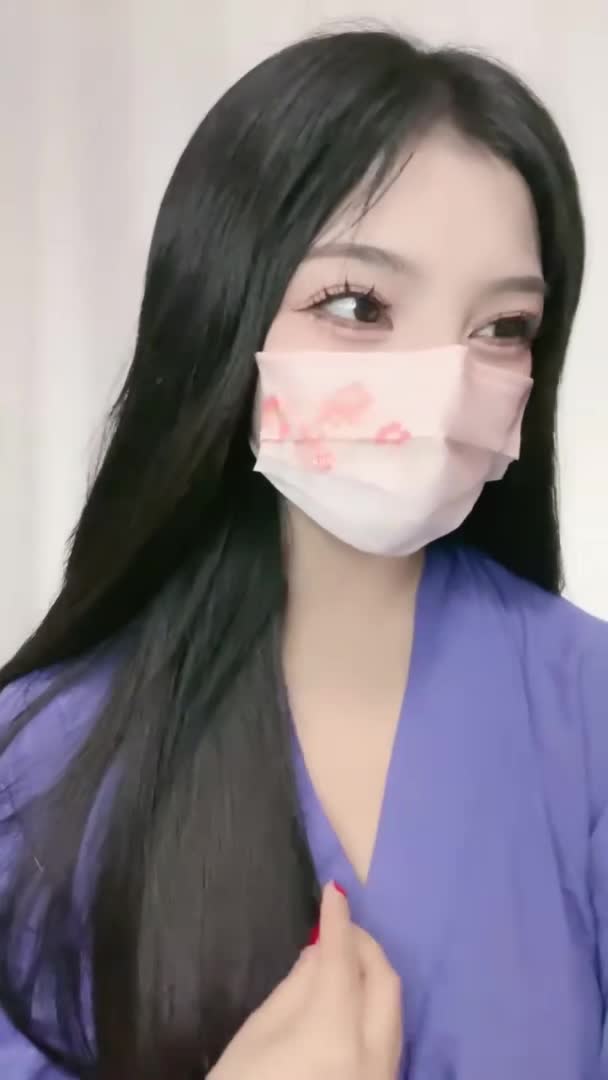 2048.vip-推荐 颜值少妇【杨小华】极品人妻下海卖逼，暴力掰逼展示，自扣高潮，隔壁老王都馋哭了