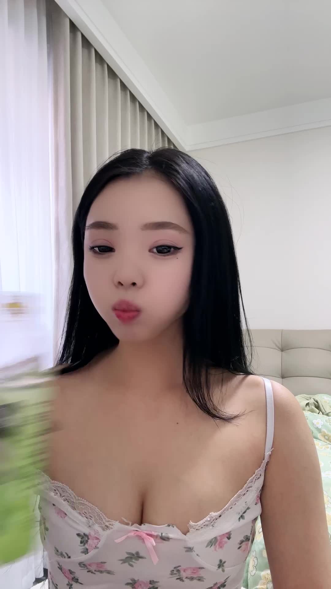 2048.hk@美美11月24日--1763973951