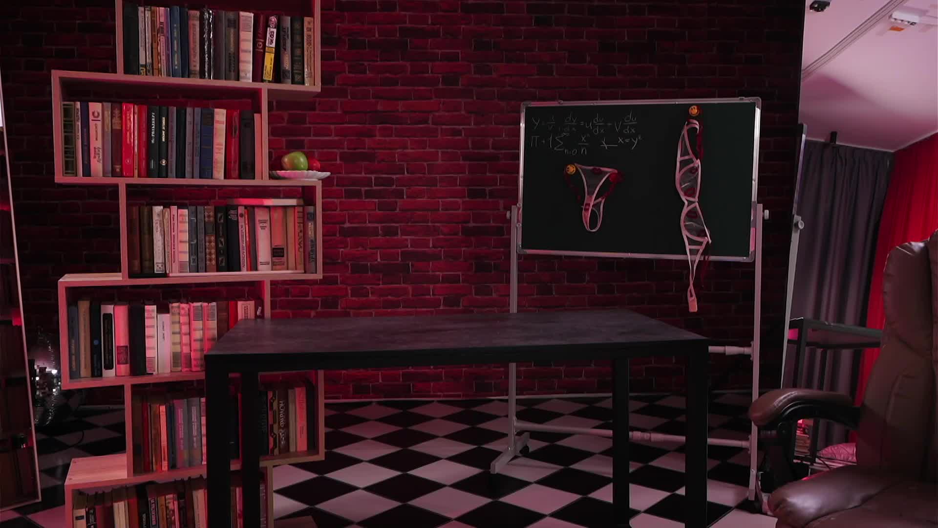 2048.hk@_meganmeow__2025-10-06_04-31