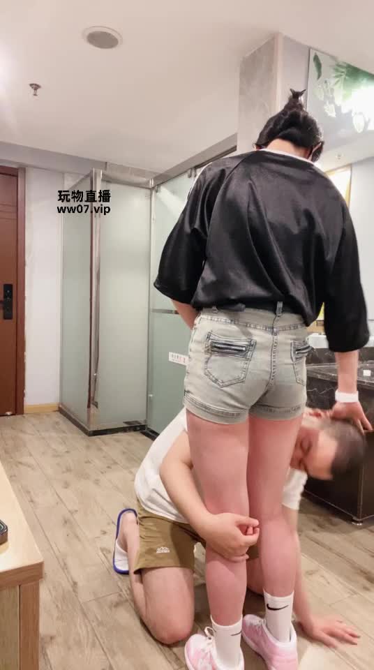 2048.hk@苏州婉儿TJ：口水裸足白袜伺候全体重踩踏踢裆胖虎2025-05-12视角2