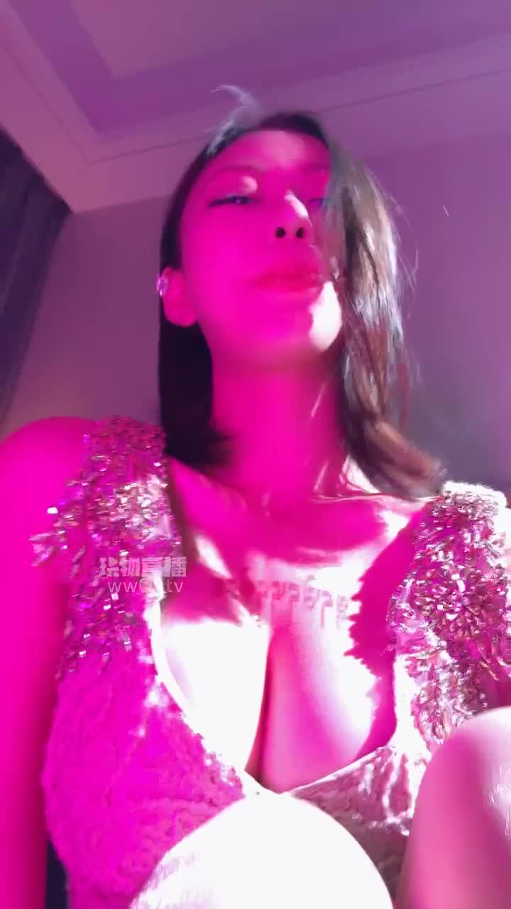 2048.hk@小小性感老婆香水绿帽羞辱舌头狂吐口水亮丝的高级尿液的美味变态的翻白眼吸着香水跟着上下动你就是个绿帽废物垃圾自己的老婆那么美丽却不能勃起因为喝到别人的尿液着到别人的脚才会硬起来看不起你的样子羞辱你的鸡巴小把你的老婆送给别人竟然兴奋的硬起来了2025-09-29