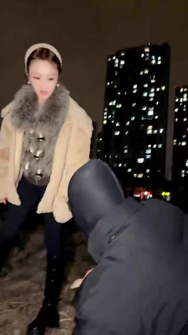 2048.hk@小小TJ：抓到偷鞋包工头抓到包工头偷鞋闻后强制玩弄强制香水后贱死了直接圣水鞋底碾头深喉狂扇耳光羞辱路人在远处偷看2026-01-18