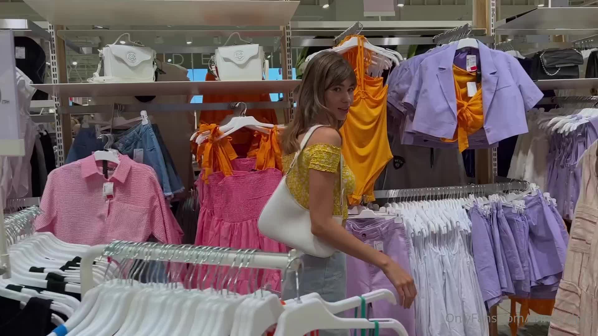 2048.hk@anna.ralphs-2022-07-10-2517491677-everybody-today-we-went-shopping.-bit-of-a-spoiler