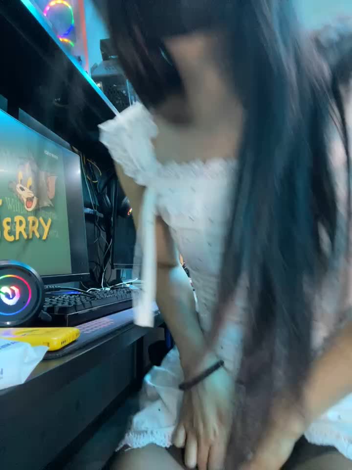 2048.vip-野外露出】【xiao-Lin】白丝逼夹跳蛋户外露出自慰兔女郎造型真不错被称为厕所女神喜欢男厕露