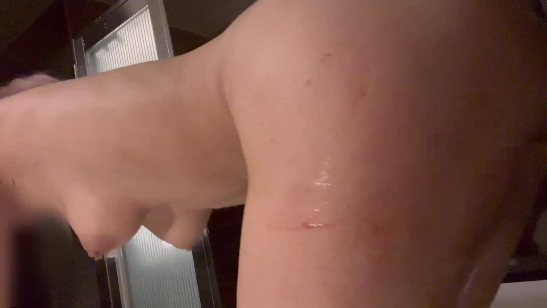 2048.hk@2048.hk@欲求不満の生理マンコで壁にディルド付けてオナニーバックで突かれる妄想しながら過呼吸になるくらい深イキしちゃいましたえっとのリアルなオナニーって感じがするなぁ恥ずかし〜...(血が垂れる描写があるので閲覧注意)85か月前24517まで公開