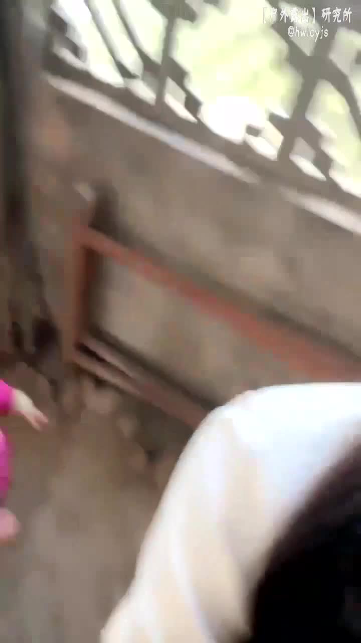 2048.vip-水嫩宝宝】真实农村养鸡少女农村户外露出直播可爱内裤别跳蛋在院子里直播勾引农村大爷舔B⑦