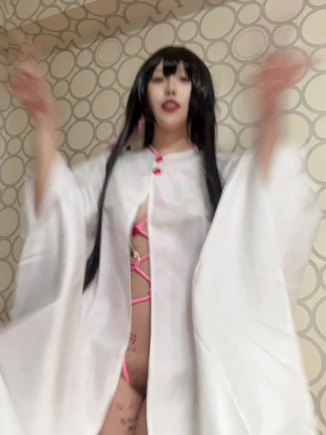 2048.vip-网红脸福利姬【以理服人藜藜子】露脸高价，捆绑定制，骚舞 跳蛋露出