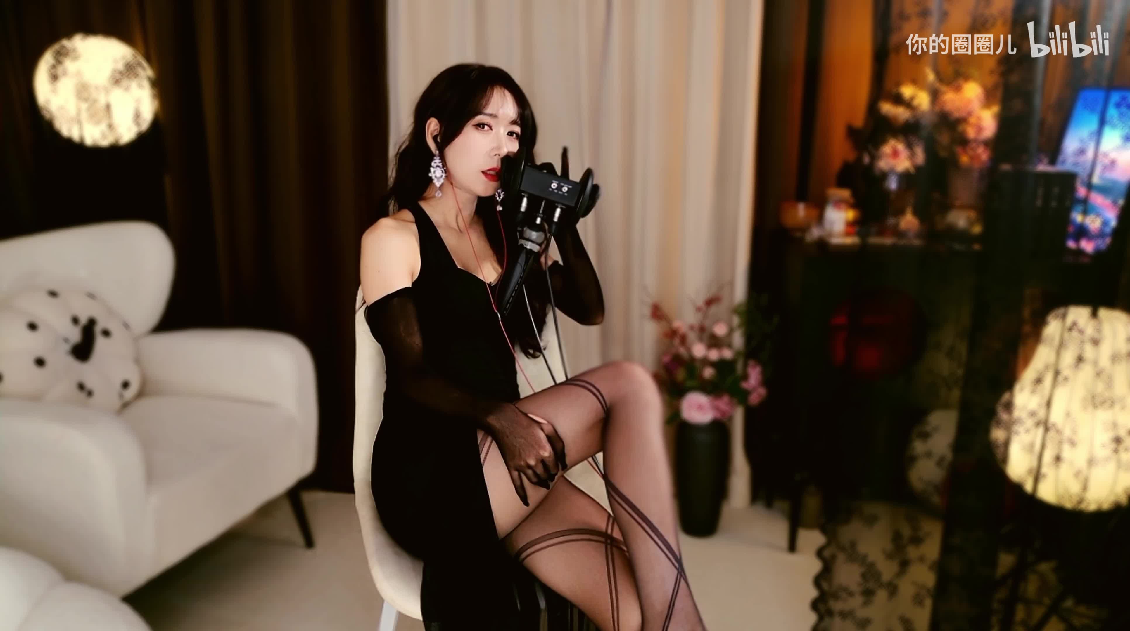 2048.hk@醉酒的邻居弟弟半夜来敲门？怎么办？连载剧情向第四章ASMR助眠哄睡声控解压圈圈黑丝御姐芦荟胶按摩