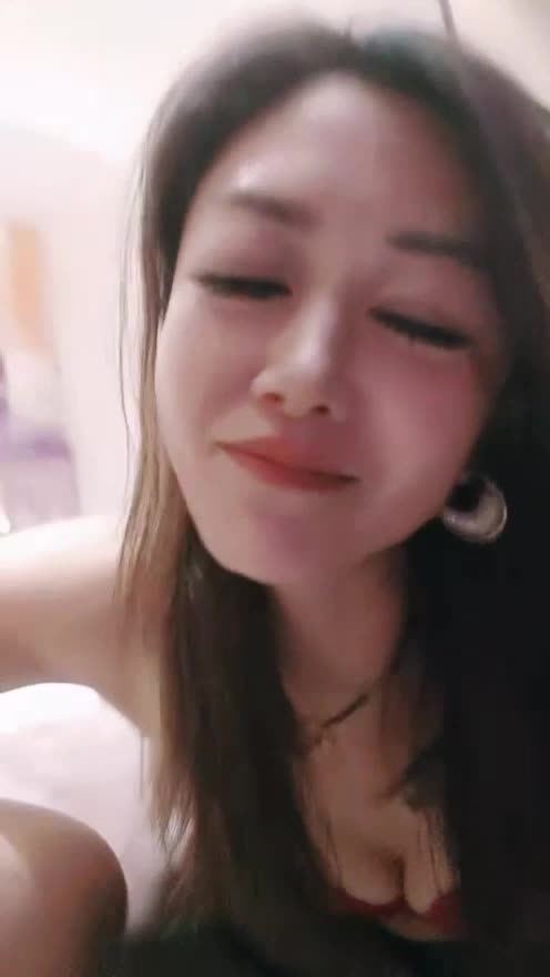 美容院老板娘【貂蝉】美乳长腿翘臀嫩穴 找了个小白脸 晚上约炮无套啪啪内射舔逼吃鸡 世纪大战