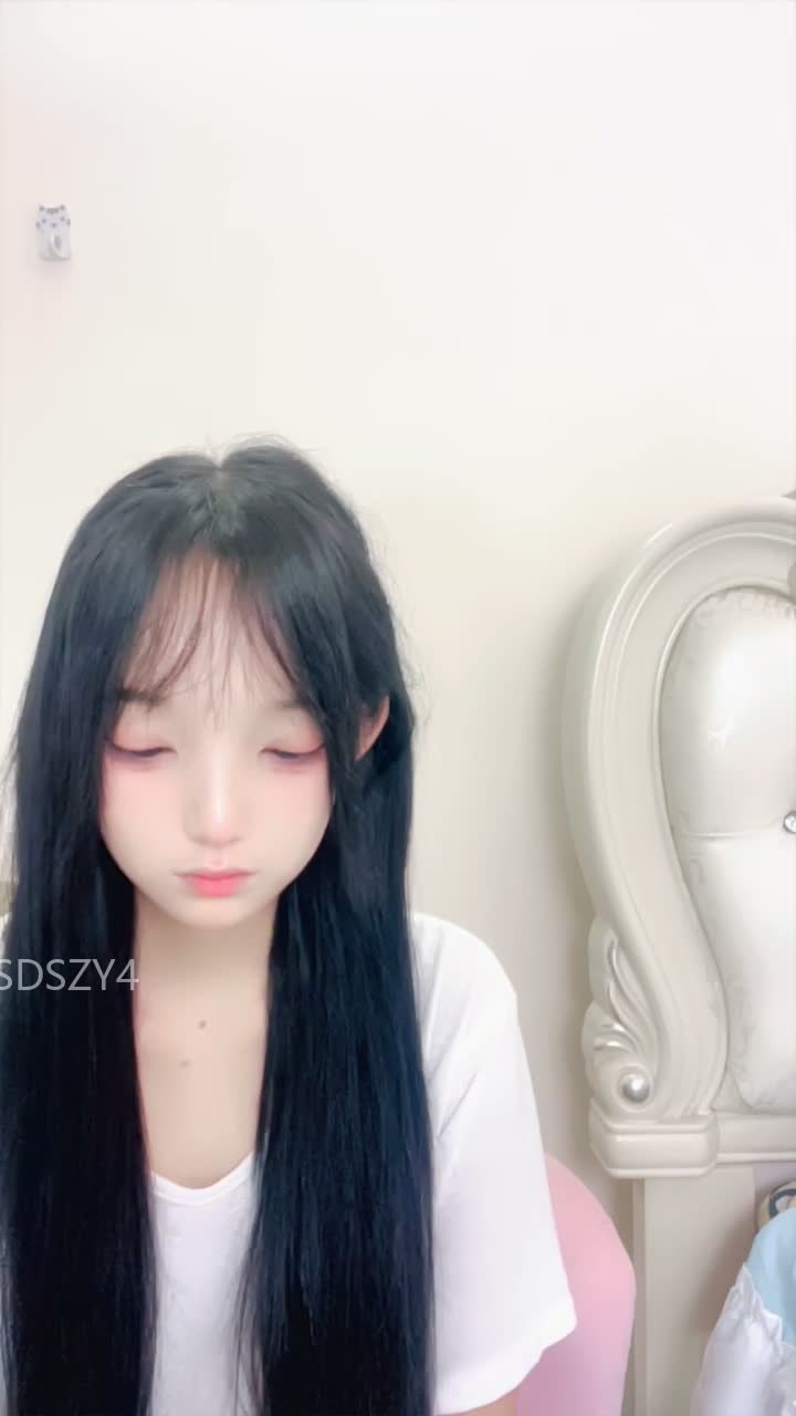 2048.vip-清纯嫩妹【鬼鬼12点】11月14号-2月16号 高颜值裸舞粉嫩小穴自慰1