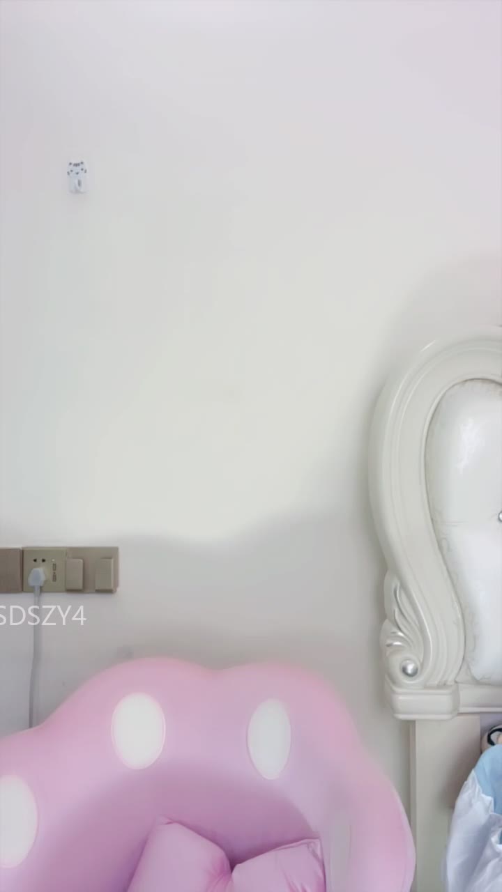 2048.vip-清纯嫩妹【鬼鬼12点】11月14号-2月16号 高颜值裸舞粉嫩小穴自慰2