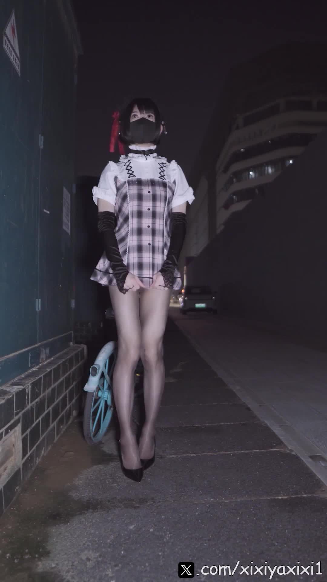 2048.vip-精品推荐 推特超人气伪娘『曦曦xixiyaxixi1』会员订阅T038-格子连衣裙户外连腿丝袜裹着仙女棒撸射