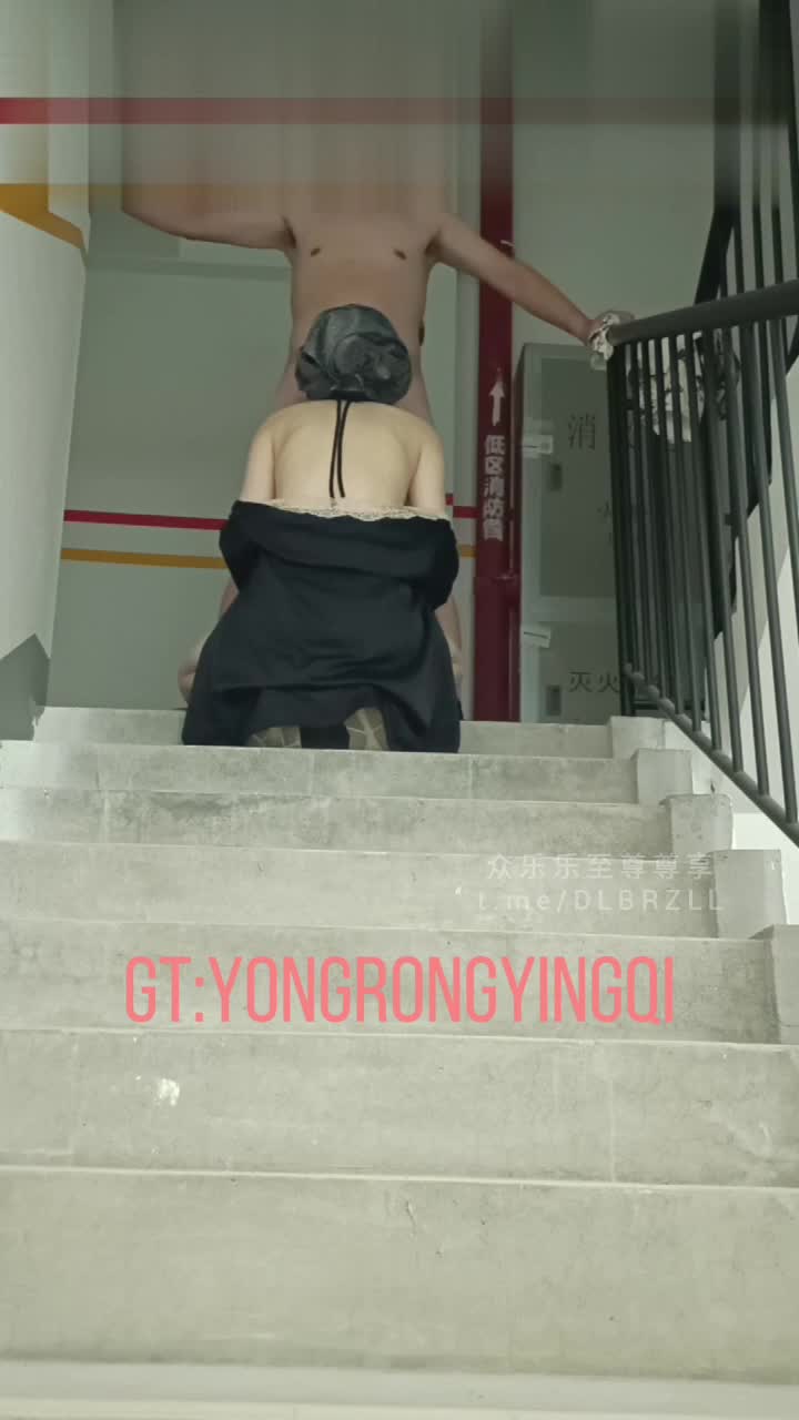 2048.vip-巨炮男友搭配天然痉挛体质舞蹈老师「希努尔」在家午睡，把老婆叫到楼道里操一顿！，框框操几下立马变成母狗了，一地都是淫水