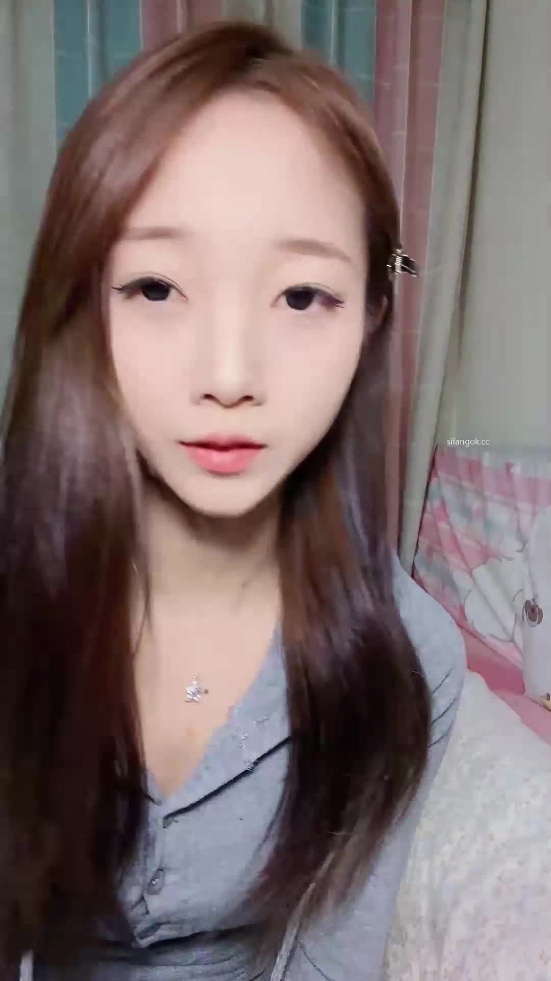 2048.vip-校园美女【符真】白月光女神 甜美尤物 白皙酥胸 近距特写 跳蛋狂震流白浆