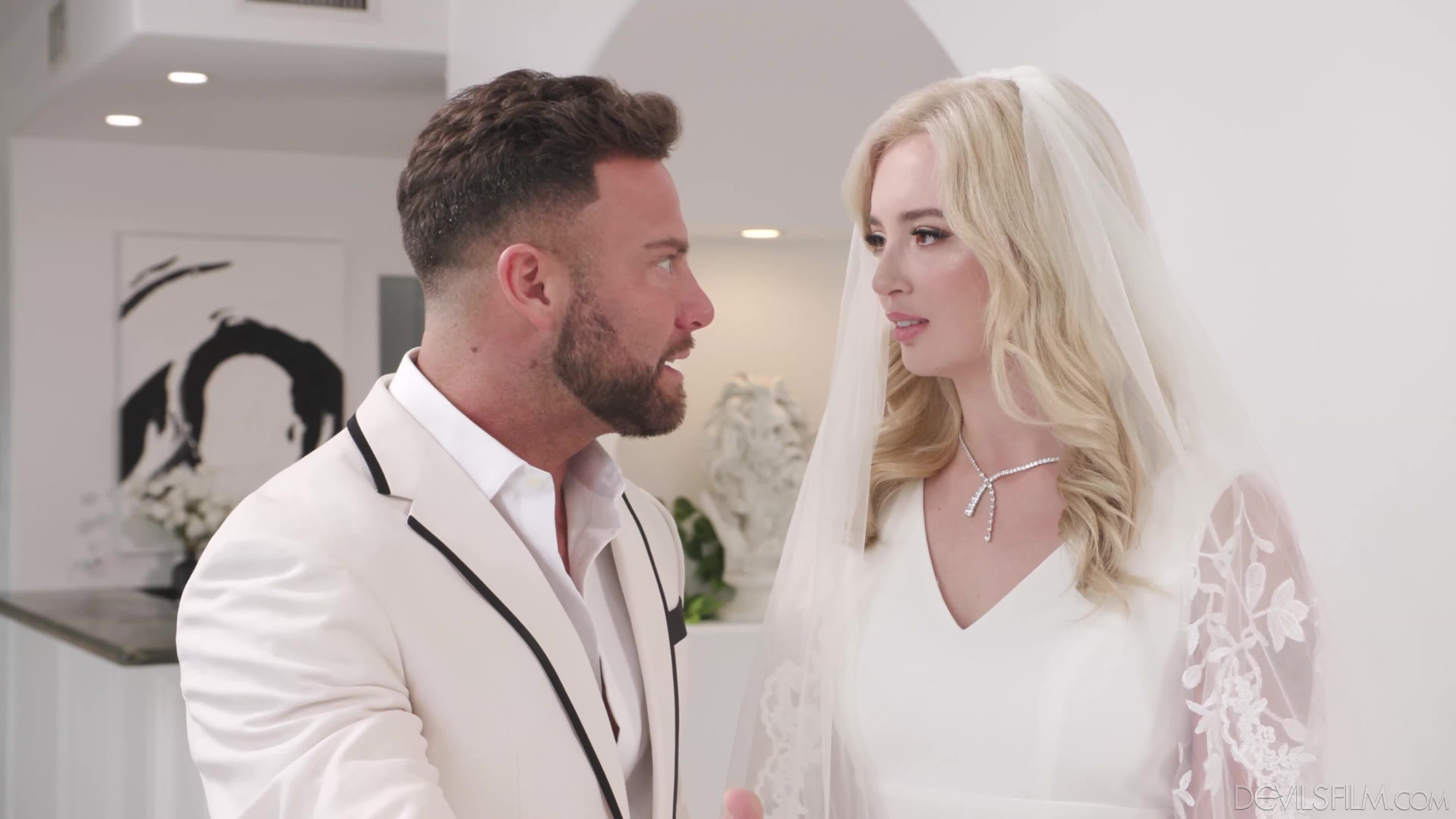 2048.vip-娇小可爱粉穴甜心 Lexi Lore 新娘被小叔子送“性爱秋千”当结婚礼物！婚礼当天客厅狂干到高潮喷水