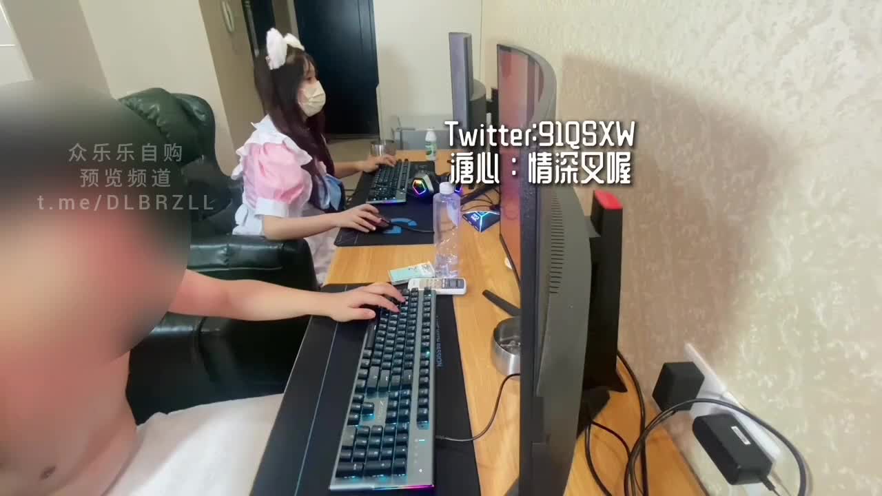 2048.vip-性感御姐女神『情深叉喔』巨乳网黄骚母狗琪琪！圣诞性爱大作战！游戏陪玩 新增两部，可御可萝 完美