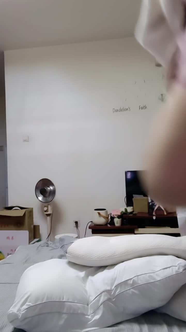 2048.vip-西安水多多】眼镜学妹 巨乳肥臀 黄瓜抽插 道具自慰