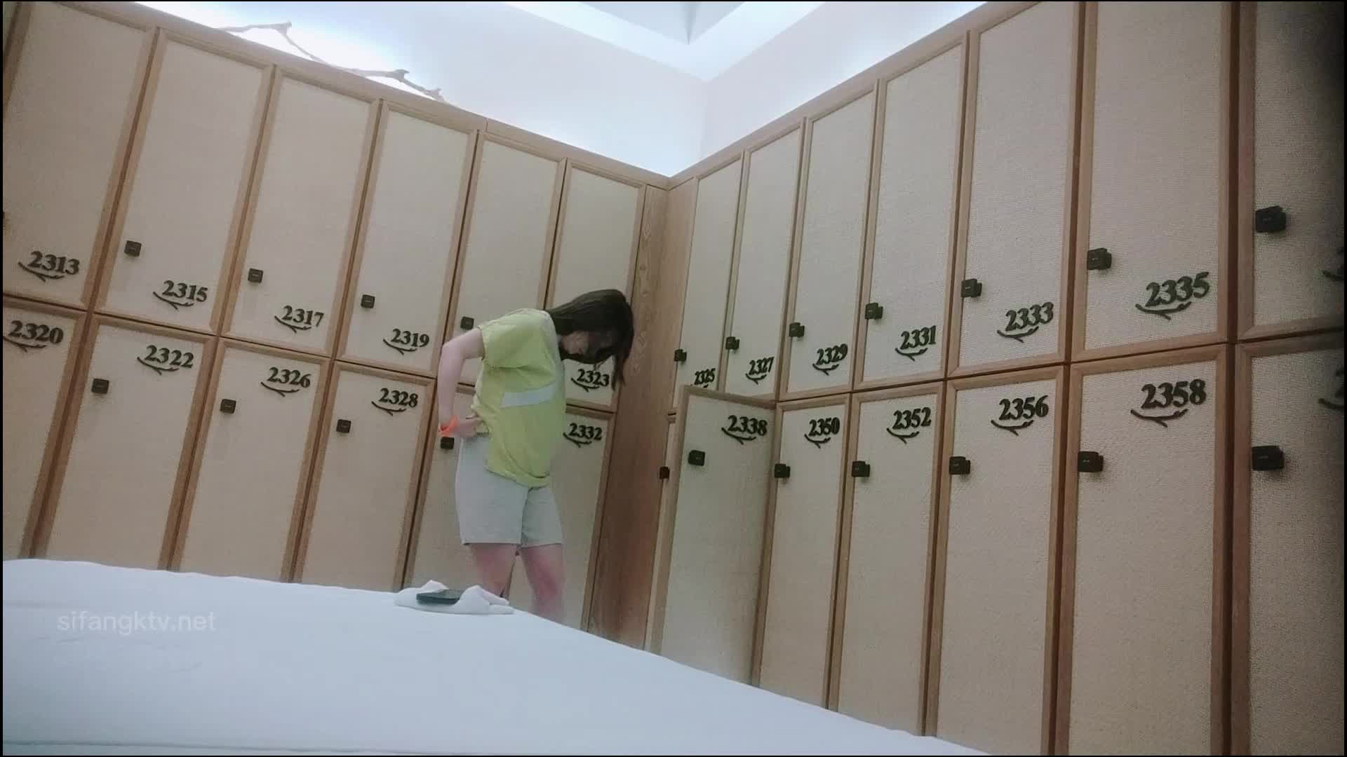 2048.vip-温泉酒店女大神真实偷拍女宾内部春色，身材纤细长腿白肤小姐姐洗澡全过程记录