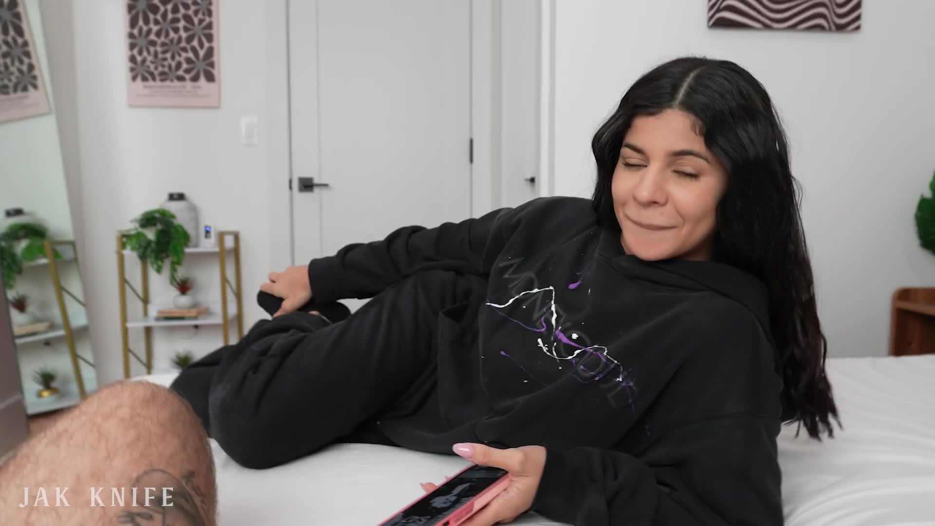 2048.hk@Моя мачеха-милфа преподает мне ценный урок - Jolla PR