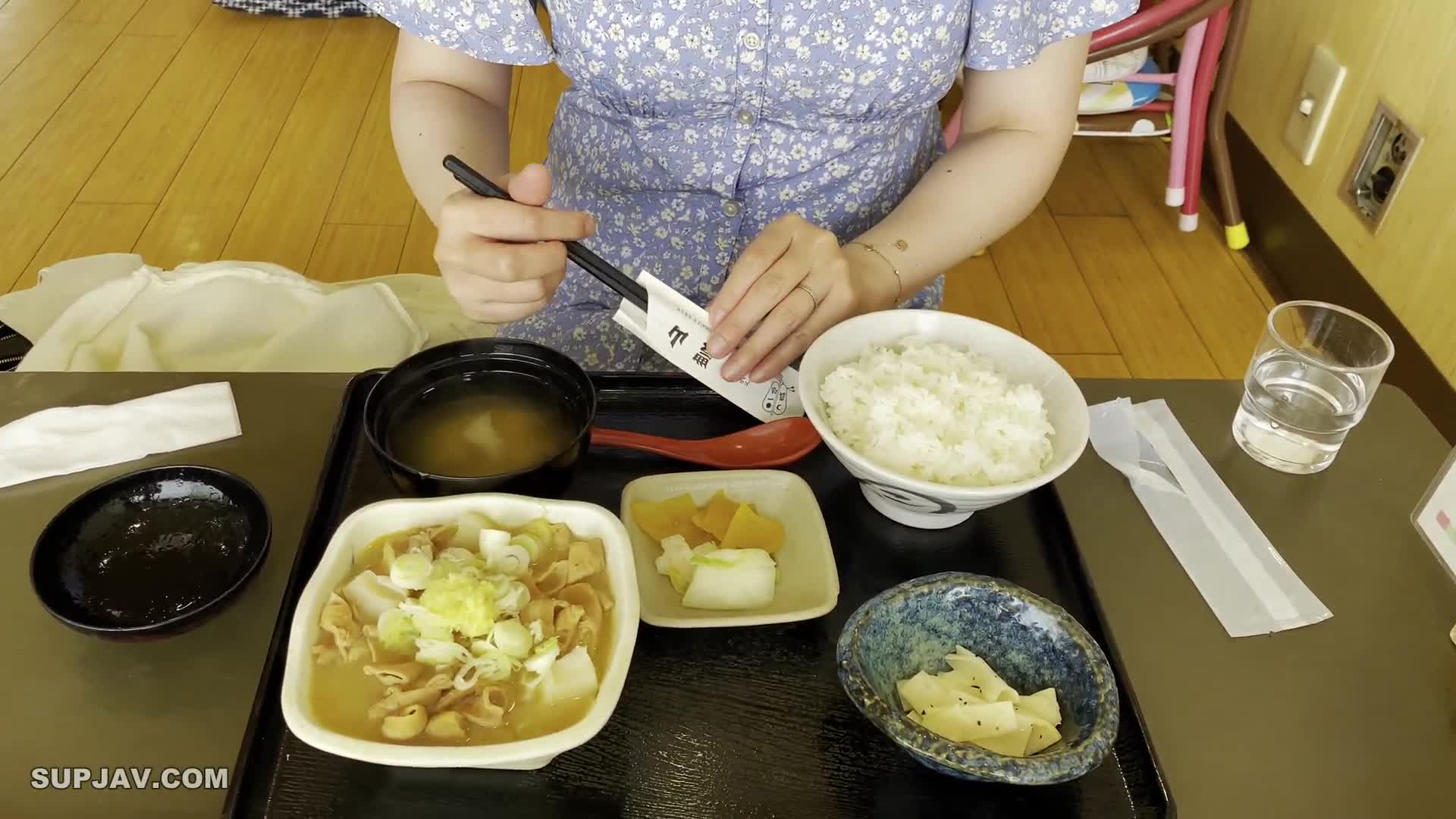 2048.vip-户外露出】【日本露出】户外系列超精品天台楼梯口操美女被带到楼梯口野战后入论露出还是日本的经典②