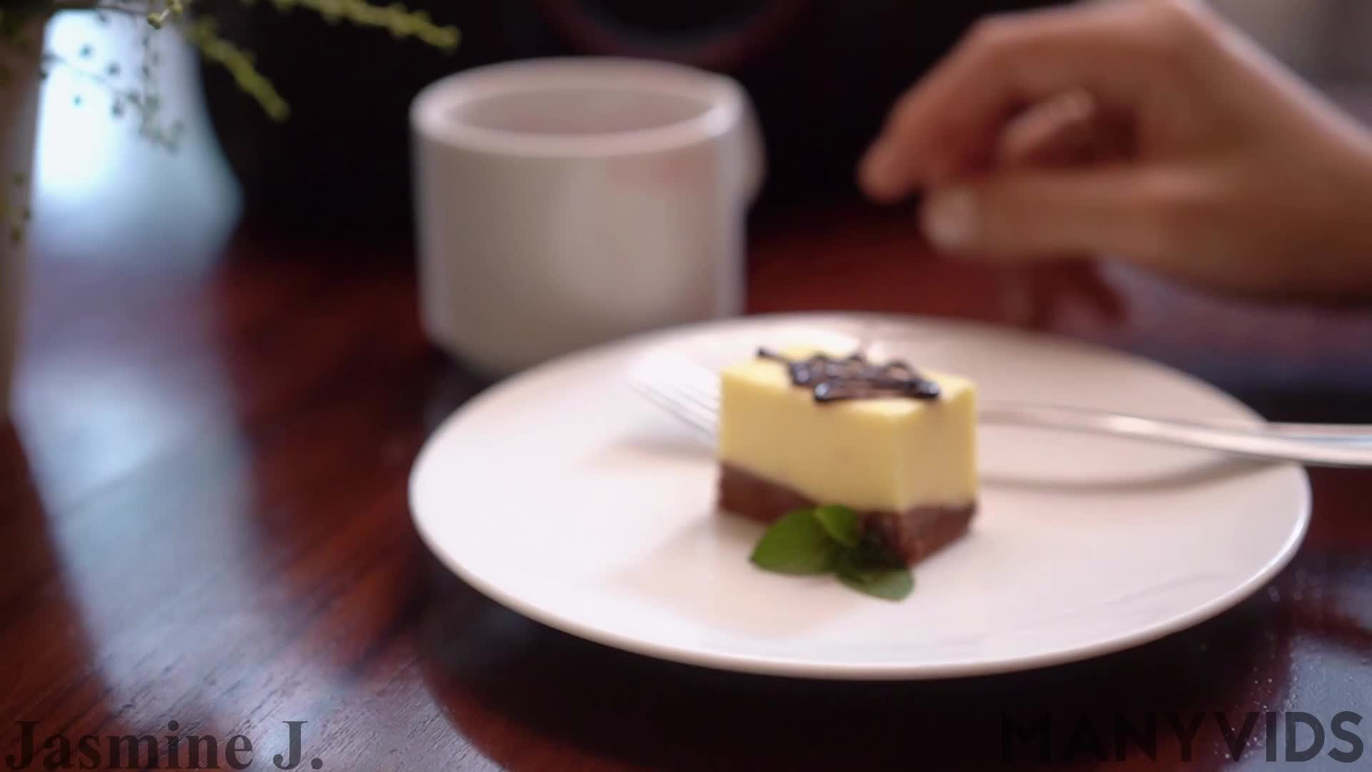 2048.vip-野外露出】【JasmineJ9966】肛塞户外露出蹲在街角自慰时刻注意旁边有没有陌生人路过酒店大厅露出④