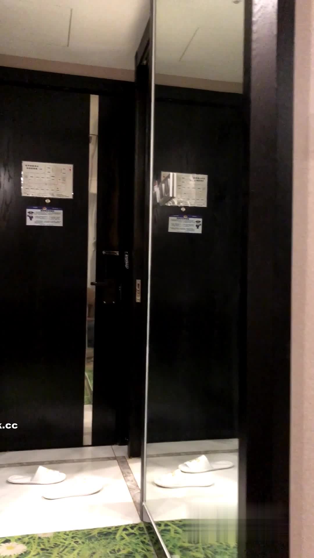 2048.vip-重磅泄密！顶级气质波霸模特【心心】大尺度私拍视图，舔奶自摸被摄影师潜规则啪啪